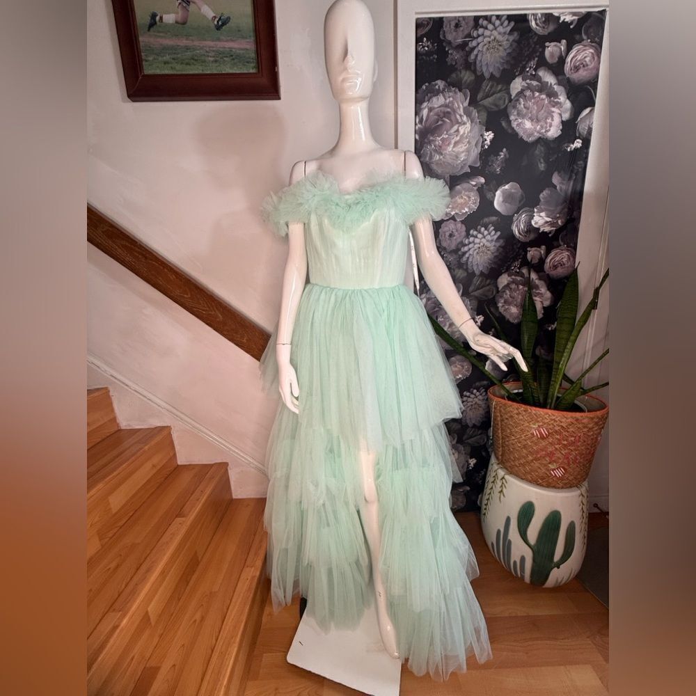 MAC DUGGAL  Off-the-Shoulder
High-Low Tulle Gown Elegant /  size 2 - Picture 5 of 8